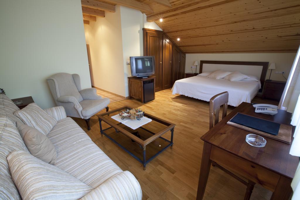 Hotel Estanys Blaus Tavascan