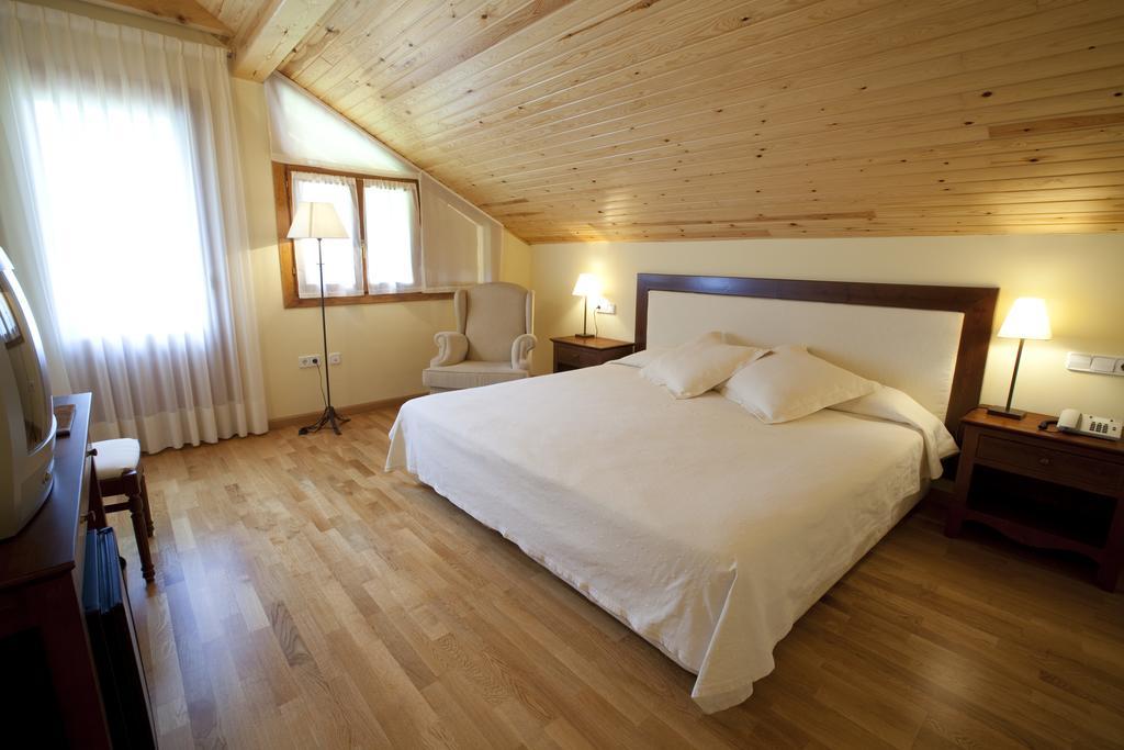 Hotel Estanys Blaus Tavascan